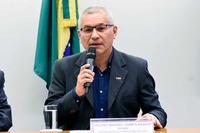 Professor Heleno Araújo, presidente da CNTE, durante reunião na Comissão de Educação da Câmara. Foto: Reila Maria/Câmara dos Deputados.
